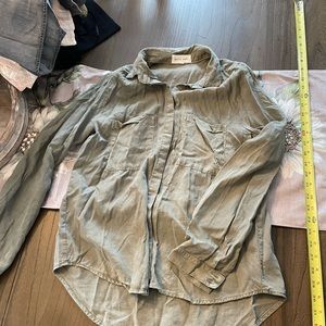 Bella Dahl button down army green M